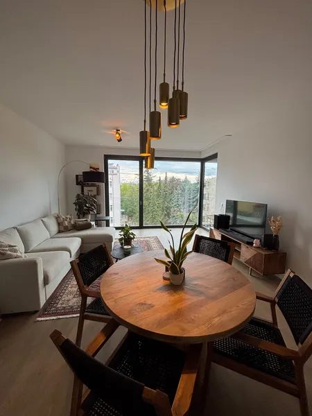 Möbliert mit Einbauküche und Balkon: freundliche 2-Zimmer-Wohnung in Berlin für 2,5 Jahre — photo 1